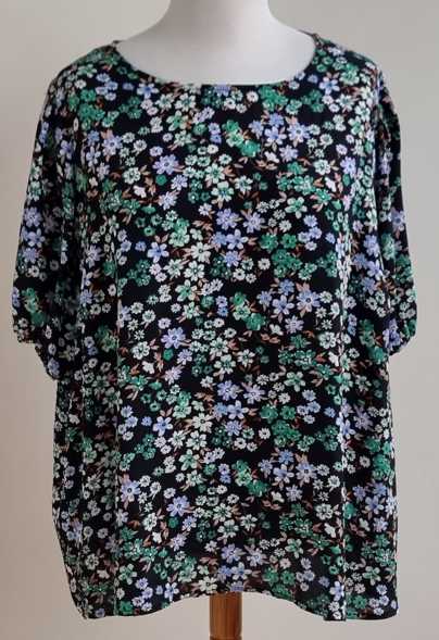 Only Carmakoma zwarte blouse met bloemetjes mt. 54