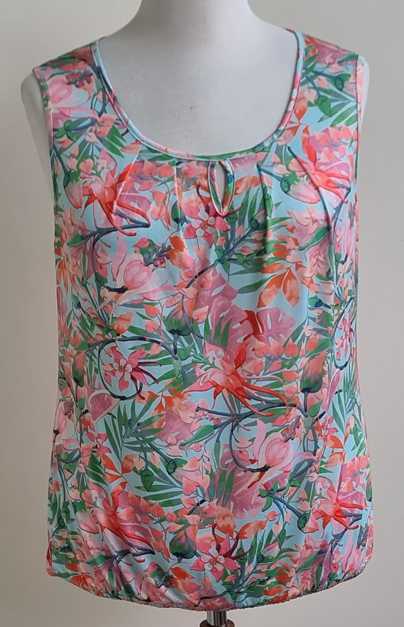 She Goes LaLa lichtblauwe top met print mt. 44