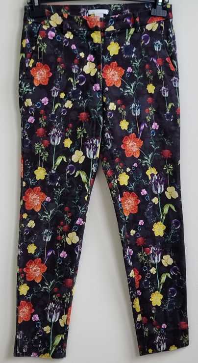 H&M grijs/zwarte stretchy 7/8 broek met bloemen mt. 36