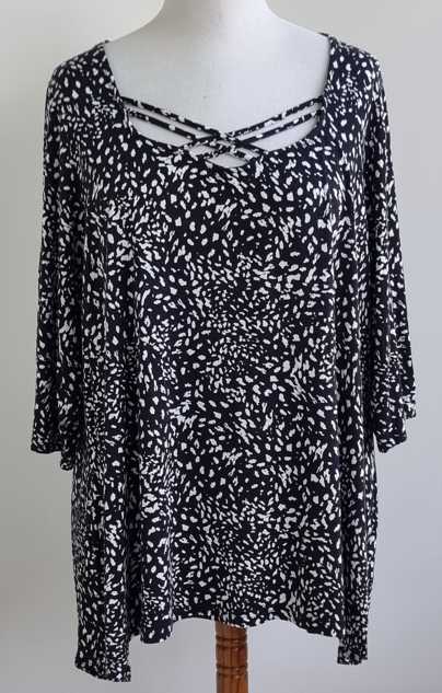 MS Mode Zwart shirt met witte print mt. 54 (3XL)