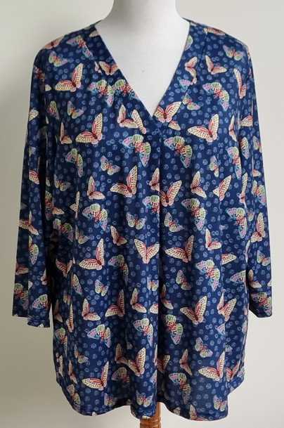 Paprika blauw shirt met vlindertjes mt. 54 (3XL)