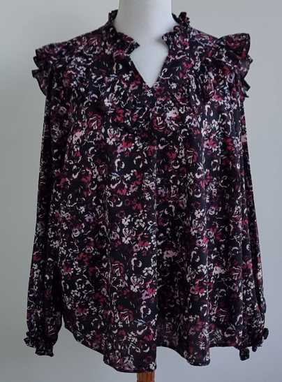 Only Carmakoma zwarte blouse met roesels en print mt. 54