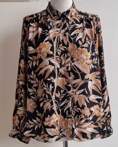 H&M donkergroene blouse met beige/gele print mt. 40